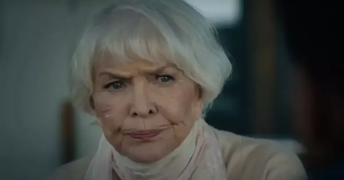 Ellen Burstyn como Chris MacNeil em O Exorcista: O Devoto