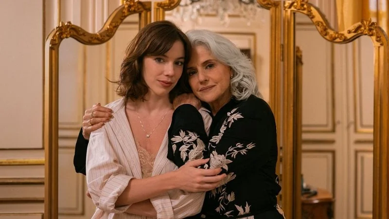 Elenco da série Dom de Iludir reunido em cena de divulgação