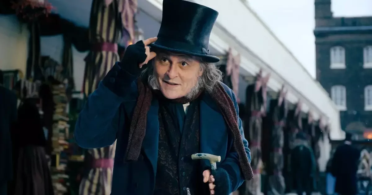 Johnny Depp caracterizado como Ebenezer Scrooge