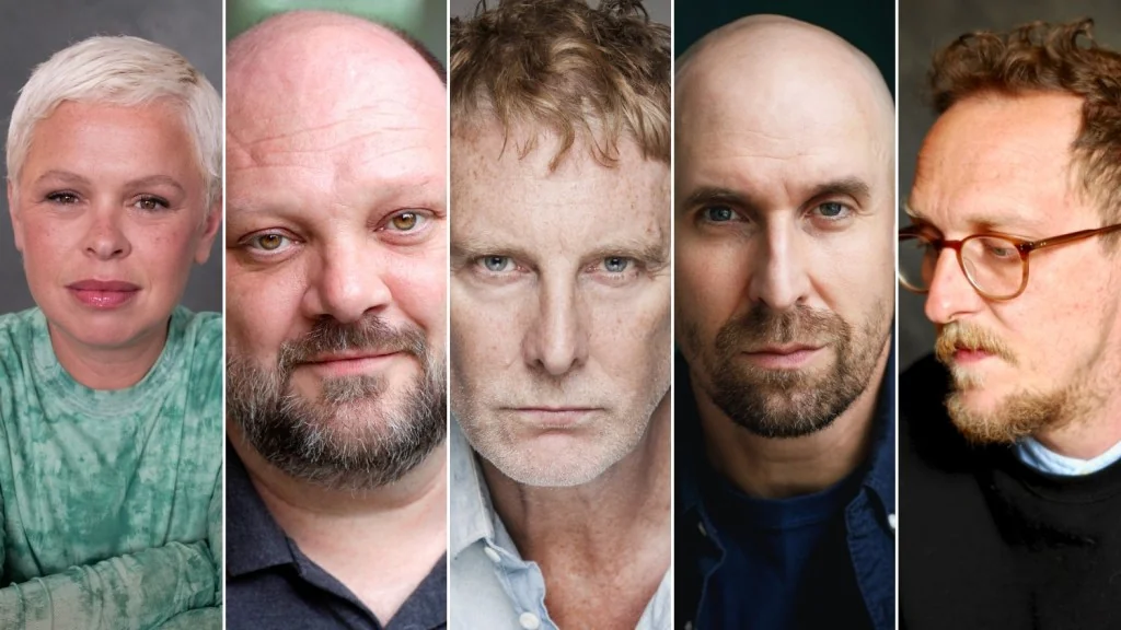 Chapéu Seletor e retratos de Hogwarts em imagem de divulgação da série