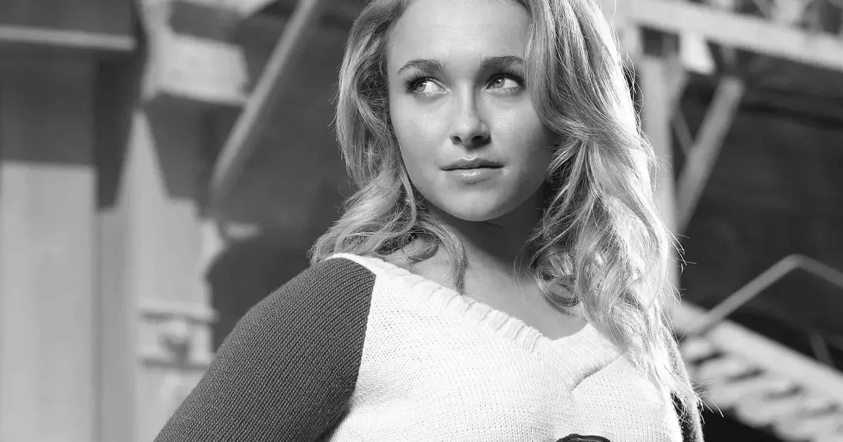 Retrato em preto e branco da atriz Hayden Panettiere
