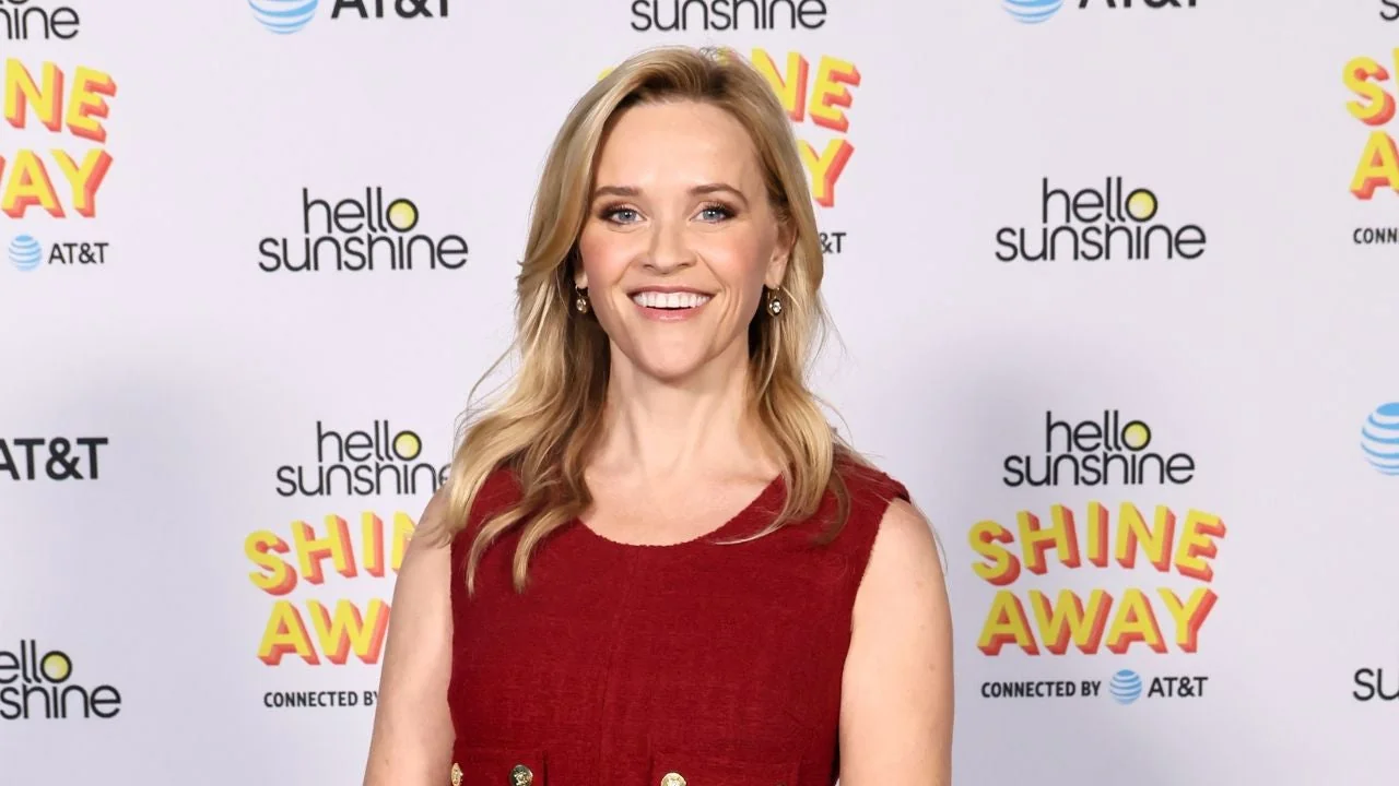 Reese Witherspoon em imagem de reportagem sobre a Hello Sunshine
