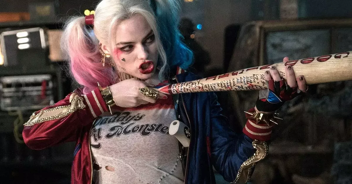 Margot Robbie caracterizada como a Arlequina