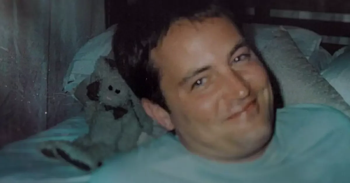 Cena de Aquele Sobre Matthew Perry, documentário da Netflix