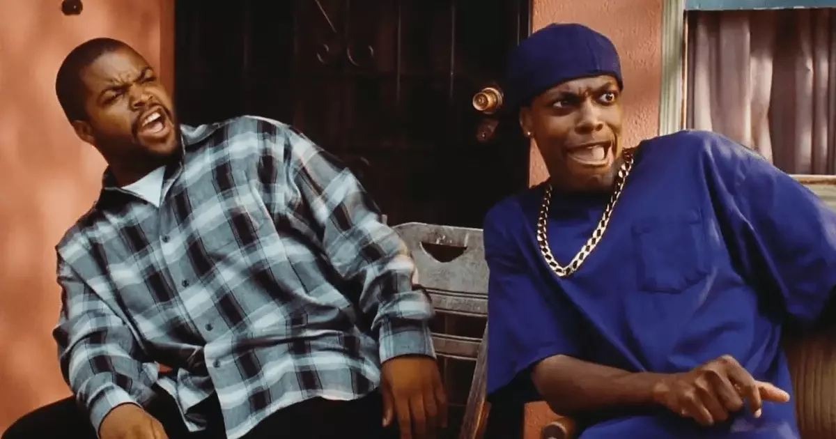 Ice Cube e Chris Tucker em cena do primeiro filme da franquia