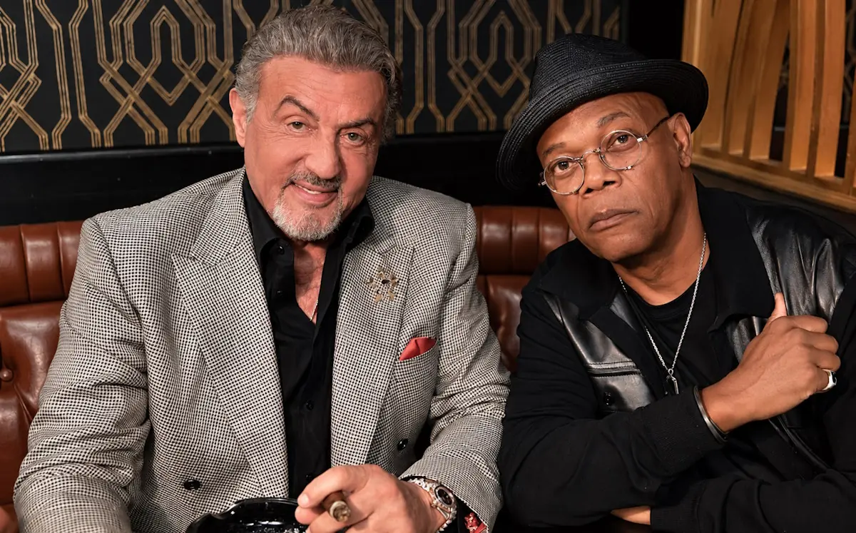 Sylvester Stallone e Samuel L. Jackson lado a lado em imagem de divulgação